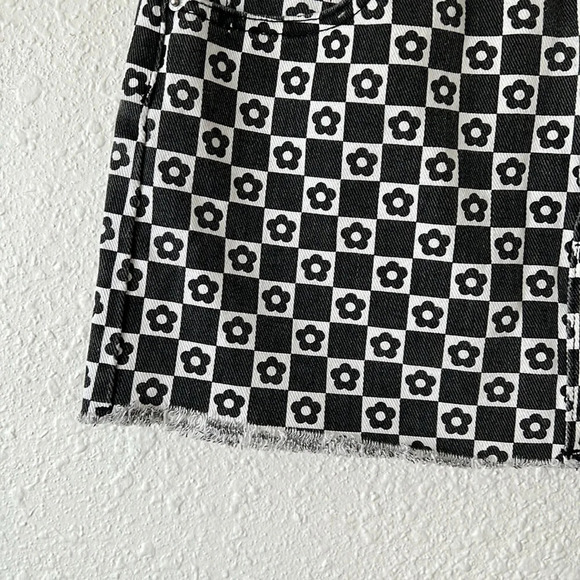 PAC SUN Roxanne Black and White Checkered Floral Denim Mini Skirt Size 26 - Picture 4 of 7